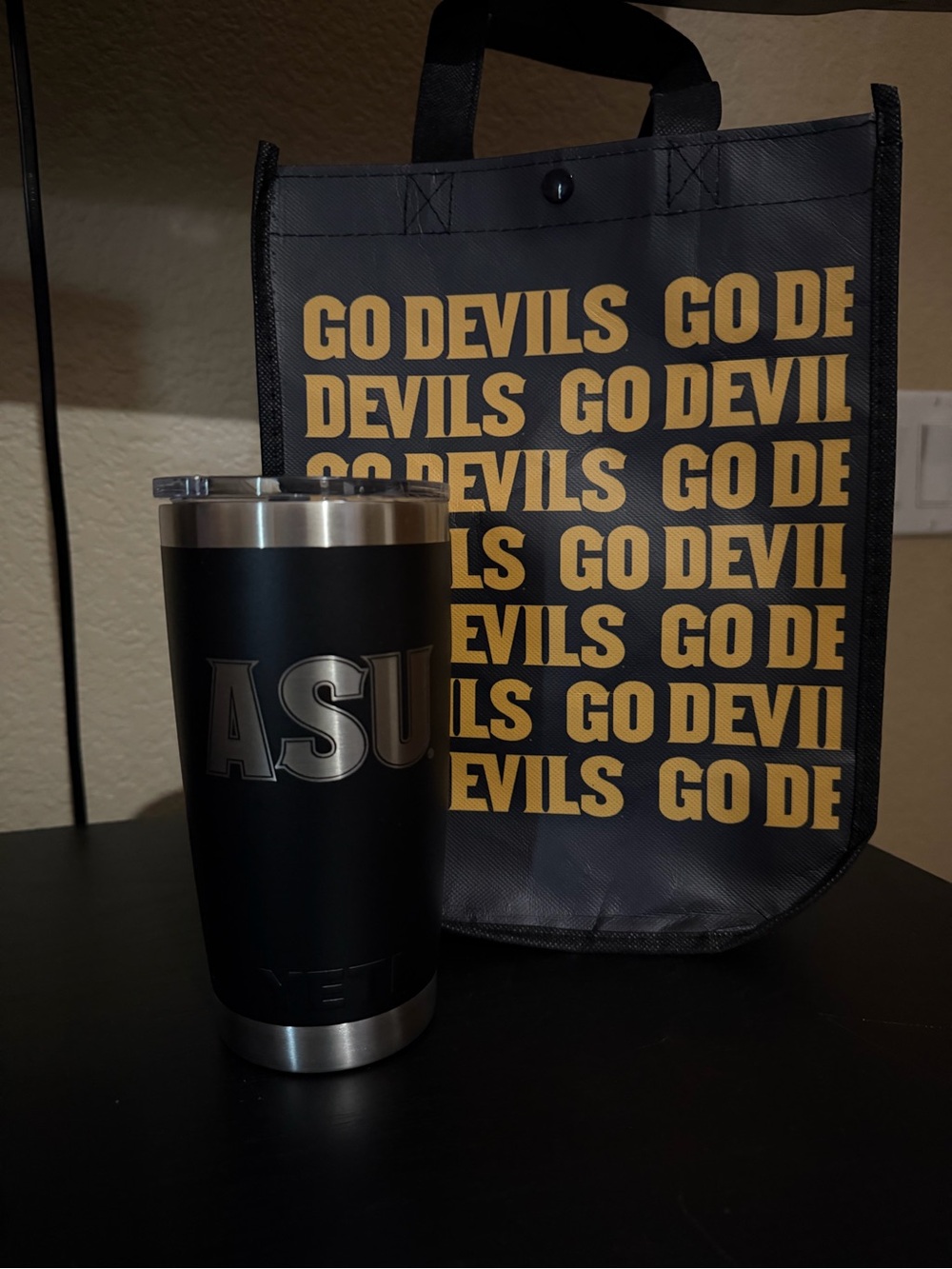 NWT ASU YETI Black Tumbler with Gold Pitchfork Tote Accents